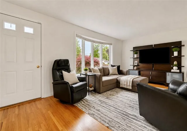 Photo 3 of Sale Pending at 391 Mount Ridge Cir, Rochester, NY 14616 | MLS# R1708112 | Listing updated on 2026-08-30