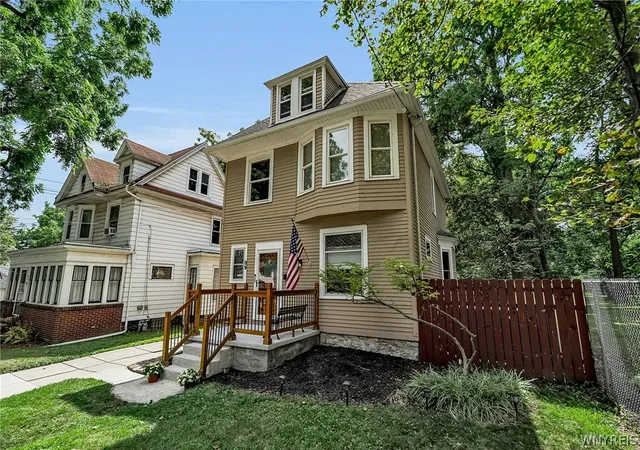 Photo 3 of Sale Pending at 89 Fields Ave, Buffalo, NY 14210 | MLS# B1706874 | Listing updated on 2026-09-04