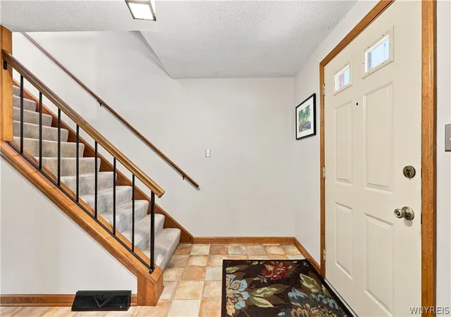 Photo 4 of Sale Pending at 52 Cedar Ridge Dr, Buffalo, NY 14224 | MLS# B1708117 | Listing updated on 2026-08-24