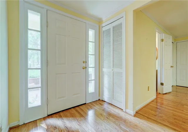 Photo 4 of Sale Pending at 20 Chesham Way, Fairport, NY 14450 | MLS# R1708307 | Listing updated on 2026-09-05