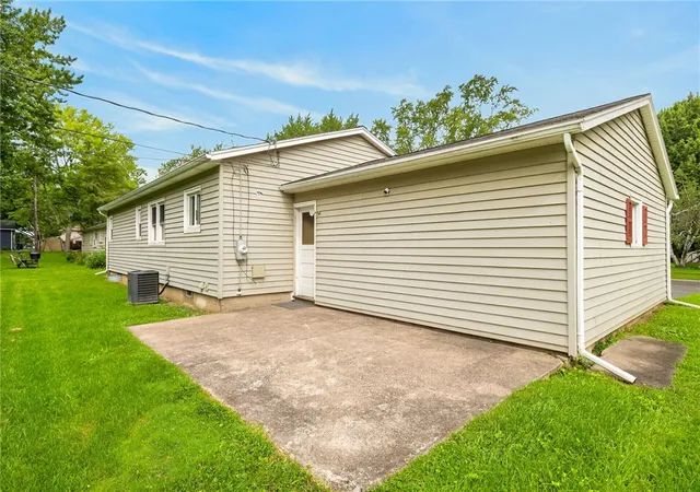 Photo 4 of Sale Pending at 15 Adair Dr, Rochester, NY 14606 | MLS# R1707637 | Listing updated on 2026-08-31
