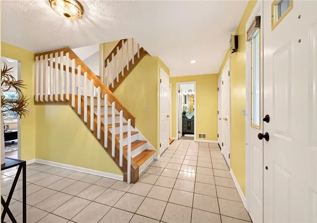 Photo 3 of Sale Pending at 36 Crossbow Dr, Penfield, NY 14526 | MLS# R1706811 | Listing updated on 2026-09-02