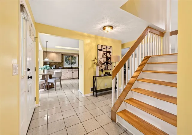 Photo 4 of Sale Pending at 36 Crossbow Dr, Penfield, NY 14526 | MLS# R1706811 | Listing updated on 2026-09-02