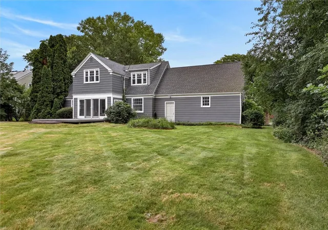 Photo 4 of Sale Pending at 186 Ridgemont Dr, Rochester, NY 14626 | MLS# R1708338 | Listing updated on 2026-08-28