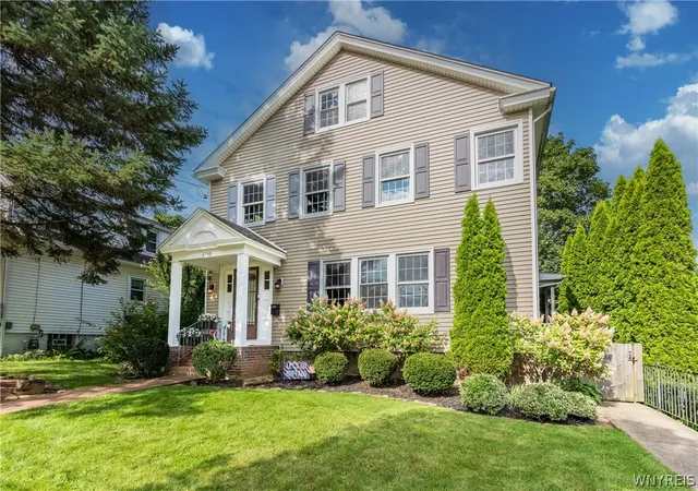 Photo 3 of Sale Pending at 4010 Carroll St, Niagara Falls, NY 14305 | MLS# B1700829 | Listing updated on 2026-08-31