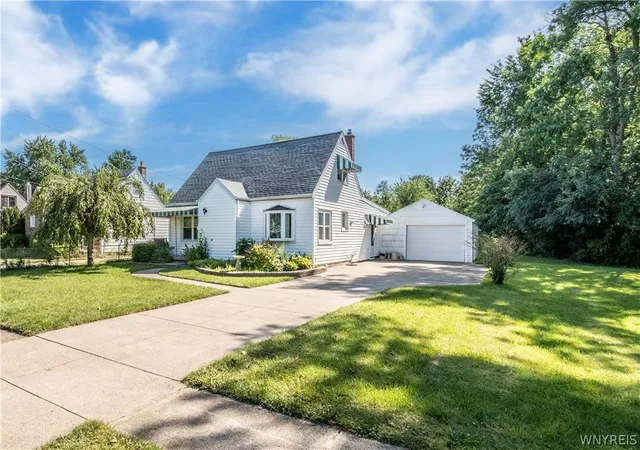 Photo 1 of Sale Pending at 409 Ivyhurst Rd N, Buffalo, NY 14226 | MLS# B1708051 | Listing updated on 2026-09-13