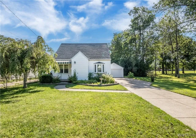Photo 3 of Sale Pending at 409 Ivyhurst Rd N, Buffalo, NY 14226 | MLS# B1708051 | Listing updated on 2026-09-13