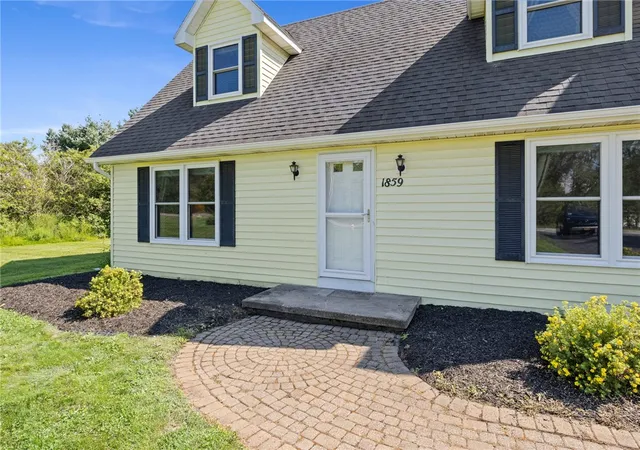 Photo 3 of Sale Pending at 1859 State Rd, Webster, NY 14580 | MLS# R1707634 | Listing updated on 2026-08-31