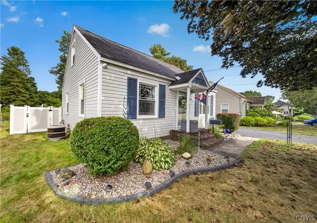 Photo 2 of Sale Pending at 106 Edden Ln, Syracuse, NY 13212 | MLS# S1708239 | Listing updated on 2026-09-14