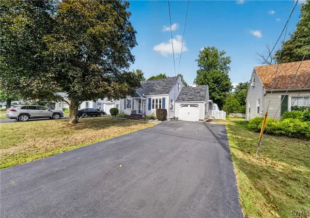 Photo 3 of Sale Pending at 106 Edden Ln, Syracuse, NY 13212 | MLS# S1708239 | Listing updated on 2026-09-14