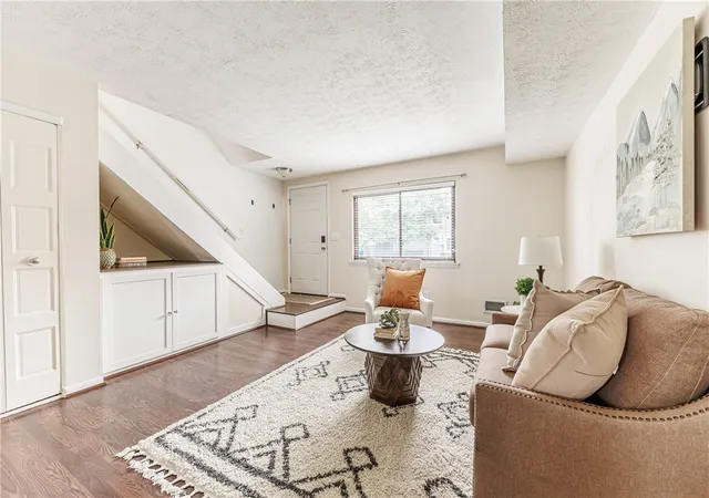 Listing Photo 4 - Condo for sale in building located at 916 Eastbrooke Ln, Brighton, NY 14618