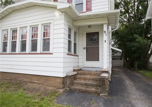 Photo 2 of Sale Pending at 91 Culver Pkwy, Rochester, NY 14609 | MLS# R1708374 | Listing updated on 2026-09-02