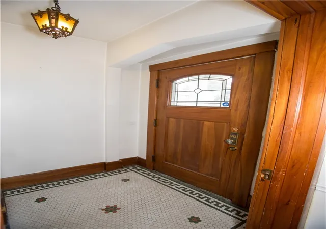 Photo 3 of Sale Pending at 91 Culver Pkwy, Rochester, NY 14609 | MLS# R1708374 | Listing updated on 2026-09-02