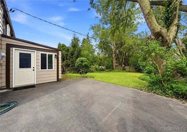 Photo 3 of Single family home for sale at 384 Huxley Dr, Buffalo, NY 14225 | MLS# B1707397 | Listing updated on 2026-09-12