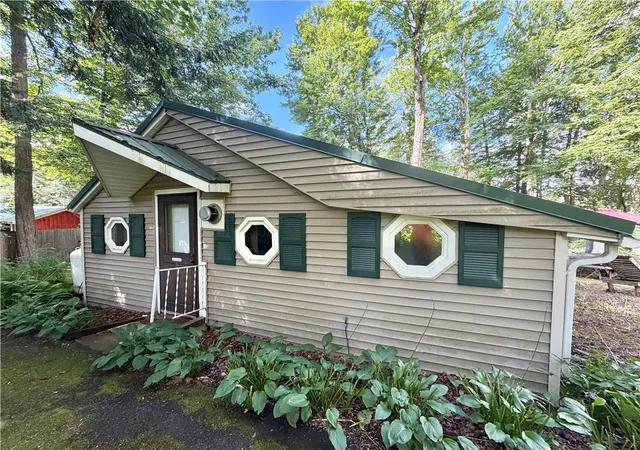 Photo 3 of Single family home for sale at 110 Mcnamara Ln, Oxford, NY 13830 | MLS# R1708257 | Listing updated on 2026-09-10