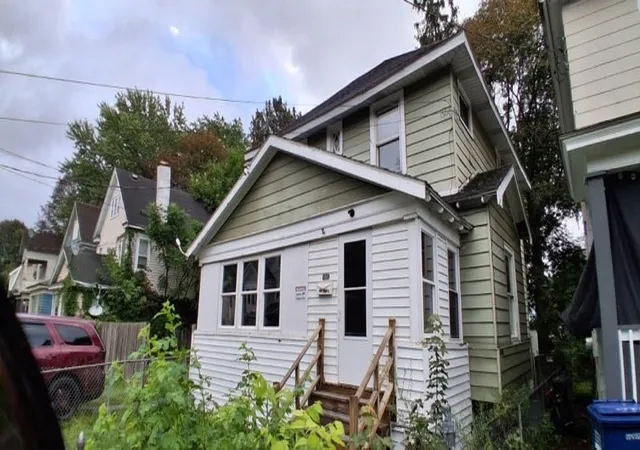 Photo 1 of Single family home for sale at 131 Fernwood Ave, Syracuse, NY 13205 | MLS# R1708342 | Listing updated on 2026-09-13