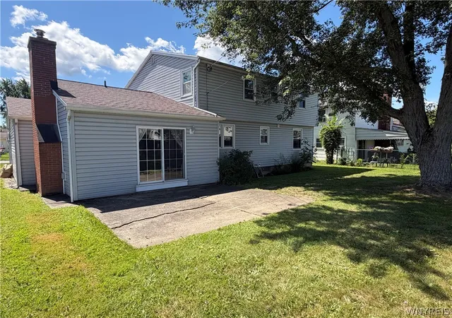 Photo 4 of Single family home for sale at 64 Robin Hl Dr, Buffalo, NY 14221 | MLS# B1708156 | Listing updated on 2026-09-12