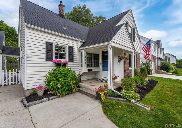 Photo 2 of Sale Pending at 398 Darwin Dr, Buffalo, NY 14226 | MLS# B1708392 | Listing updated on 2026-08-31