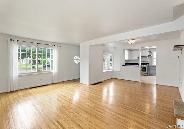 Photo 4 of Sale Pending at 398 Darwin Dr, Buffalo, NY 14226 | MLS# B1708392 | Listing updated on 2026-08-31