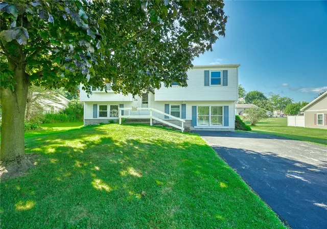 Photo 3 of Sale Pending at 576 Grace Ave, Newark, NY 14513 | MLS# R1708440 | Listing updated on 2026-08-27