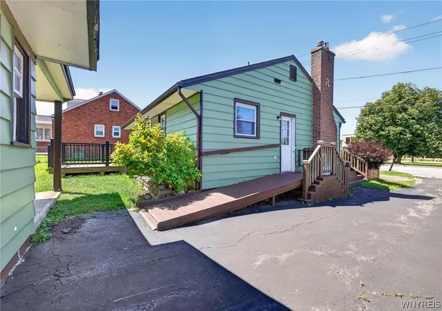 Photo 3 of Single family home for sale at 3133 Abbott Rd, Orchard Park, NY 14127 | MLS# B1705435 | Listing updated on 2026-08-25