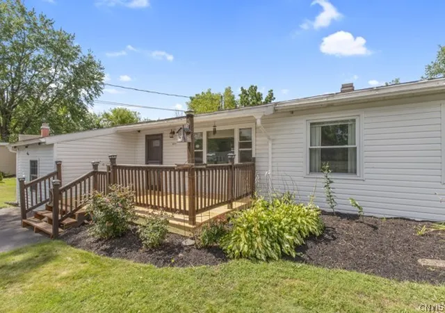 Photo 3 of Single family home for sale at 8271 Hamilton Dr, Baldwinsville, NY 13027 | MLS# S1708389 | Listing updated on 2026-09-13