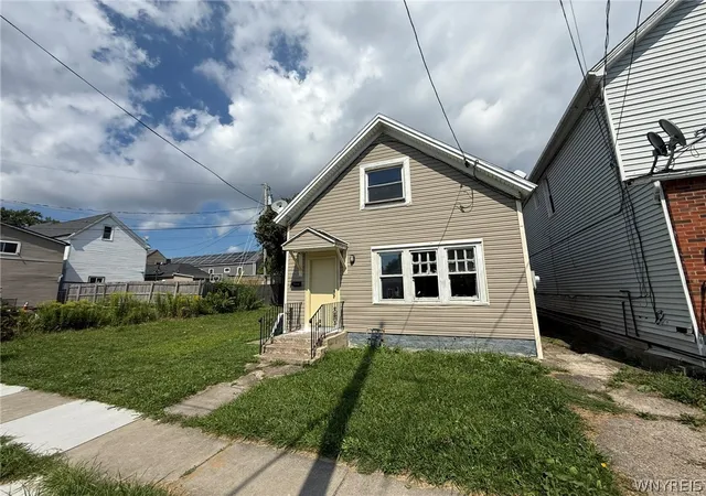 Photo 3 of Single family home for sale at 459 Plymouth Ave, Buffalo, NY 14213 | MLS# B1708447 | Listing updated on 2026-08-19