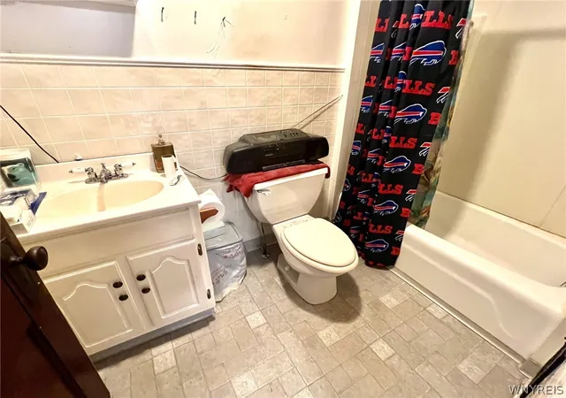 Photo 4 of Single family home for sale at 1215 15th Street, Niagara Falls, NY 14301 | MLS# B1708334 | Listing updated on 2026-09-14