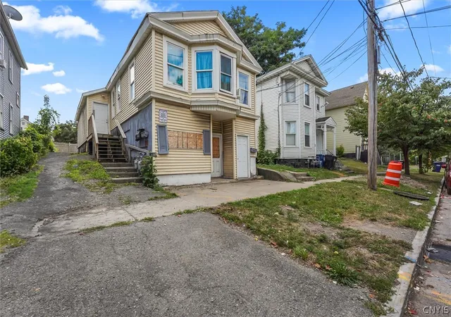 Photo 2 of Sale Pending at 249 Lilac St, Syracuse, NY 13208 | MLS# S1707371 | Listing updated on 2026-08-27