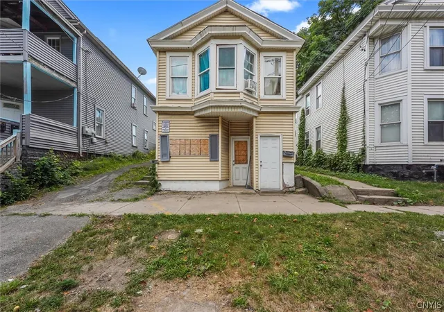 Photo 3 of Sale Pending at 249 Lilac St, Syracuse, NY 13208 | MLS# S1707371 | Listing updated on 2026-08-27