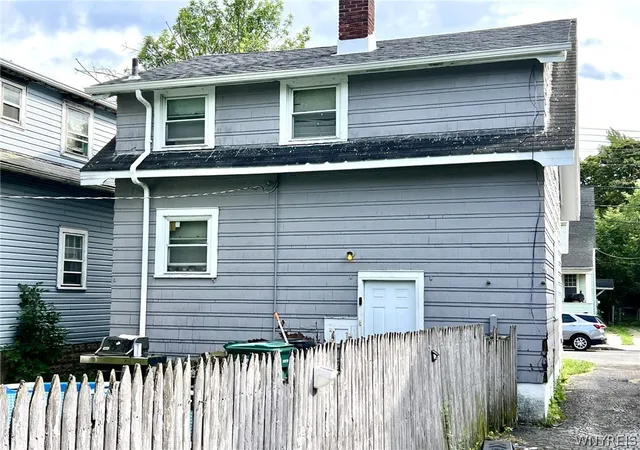 Photo 2 of Single family home for sale at 1886 Weston Ave, Niagara Falls, NY 14305 | MLS# B1708551 | Listing updated on 2026-09-14