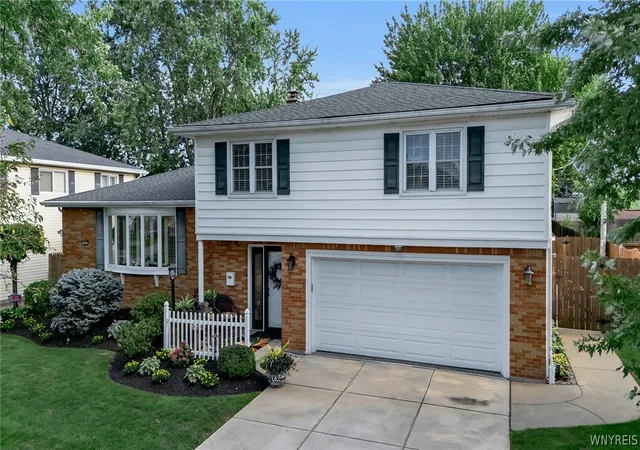 Photo 1 of Sale Pending at 13 Wedgewood, Buffalo, NY 14226 | MLS# B1708267 | Listing updated on 2026-08-27