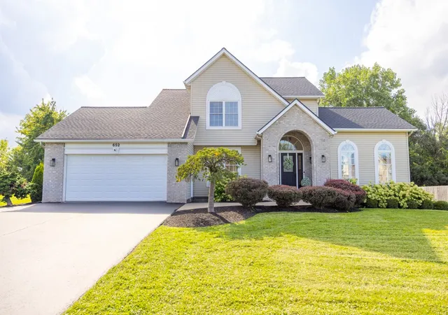 Photo 1 of Sale Pending at 652 Shorecliff Dr, Greece, NY 14612 | MLS# R1708605 | Listing updated on 2026-08-26