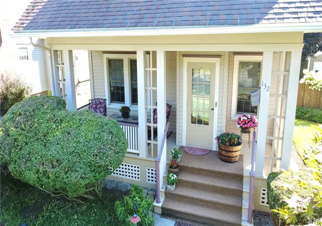 Photo 3 of Single family home for sale at 132 S Hoopes Ave, Auburn, NY 13021 | MLS# S1706225 | Listing updated on 2026-09-13
