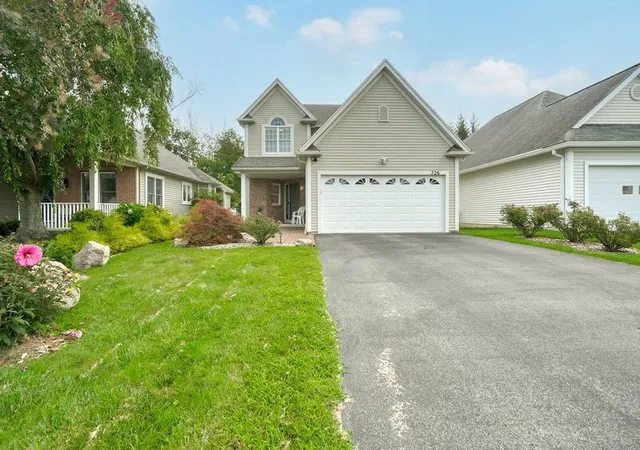 Photo 2 of Sale Pending at 726 Bel Arbor Trl, Webster, NY 14580 | MLS# R1707972 | Listing updated on 2026-09-08