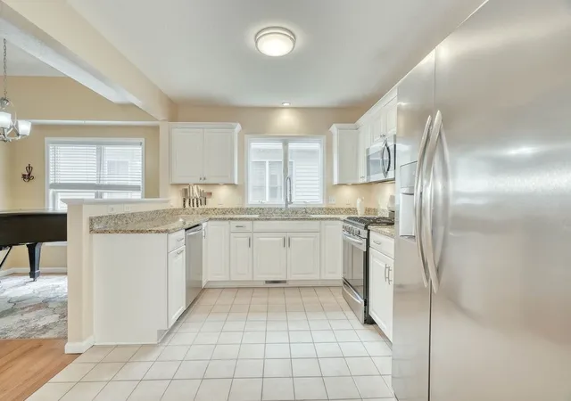 Photo 4 of Sale Pending at 726 Bel Arbor Trl, Webster, NY 14580 | MLS# R1707972 | Listing updated on 2026-09-08