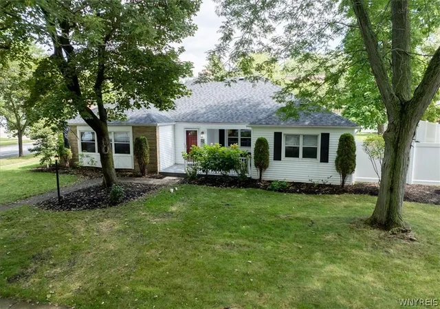 Photo 2 of Sale Pending at 420 Brantwood Rd, Buffalo, NY 14226 | MLS# B1708458 | Listing updated on 2026-08-31