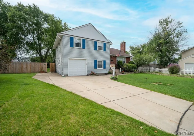 Photo 3 of Sale Pending at 16 Brookville Ct, Tonawanda, NY 14150 | MLS# B1707595 | Listing updated on 2026-08-26