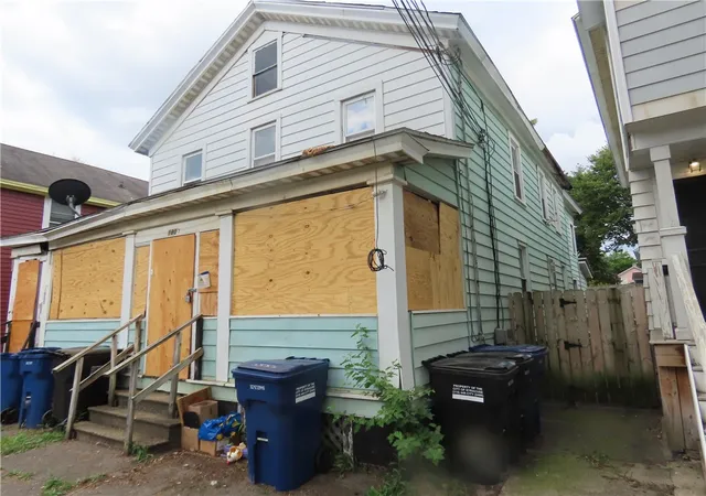 Photo 2 of Sale Pending at 1807 Lodi St, Syracuse, NY 13208 | MLS# R1708646 | Listing updated on 2026-08-26