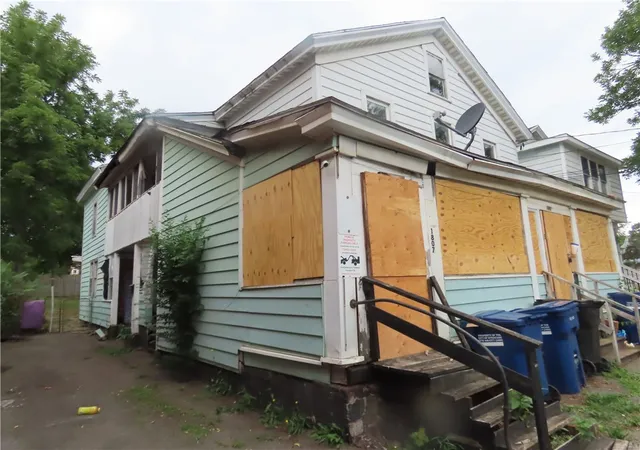 Photo 3 of Sale Pending at 1807 Lodi St, Syracuse, NY 13208 | MLS# R1708646 | Listing updated on 2026-08-26