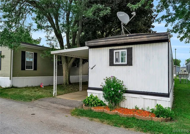 Photo 3 of Manufactured home for sale at 18 Annamarie, Buffalo, NY 14225 | MLS# B1708426 | Listing updated on 2026-08-20
