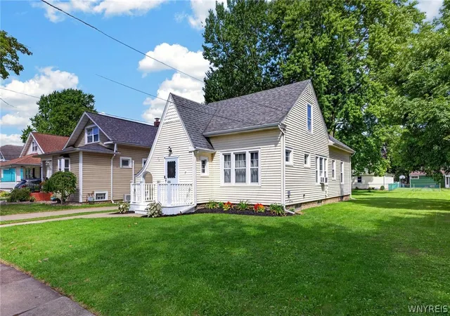 Photo 2 of Sale Pending at 76 Klaum Ave, North Tonawanda, NY 14120 | MLS# B1706501 | Listing updated on 2026-08-25