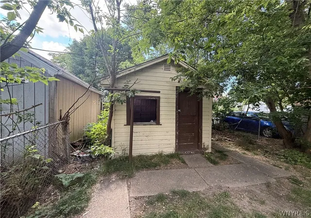 Photo 3 of Single family home for sale at 534 20th Street, Niagara Falls, NY 14301 | MLS# B1708682 | Listing updated on 2026-08-20