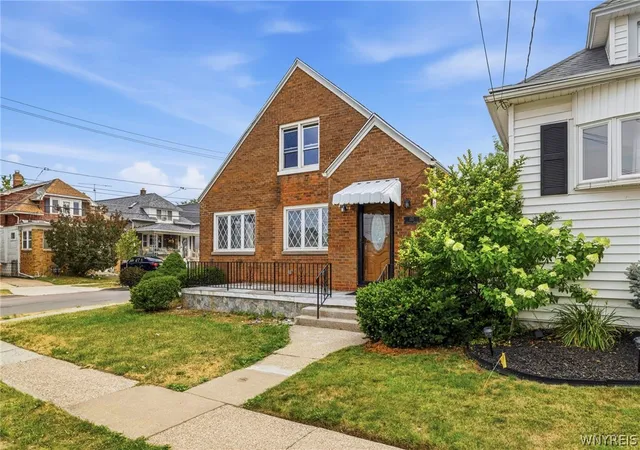 Photo 3 of Single family home for sale at 157 Woodell Ave, Buffalo, NY 14211 | MLS# B1708693 | Listing updated on 2026-08-21