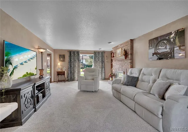 Photo 4 of Sale Pending at 159 Little Robin Rd, Buffalo, NY 14228 | MLS# B1708299 | Listing updated on 2026-08-29