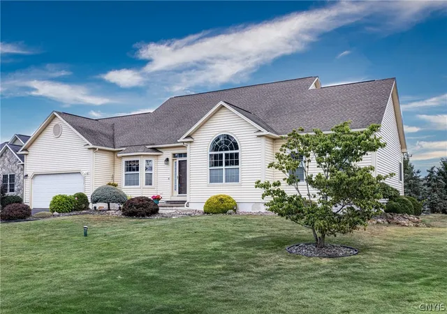 Photo 2 of Single family home for sale at 5037 Constitution Ln, Liverpool, NY 13088 | MLS# S1708671 | Listing updated on 2026-09-10