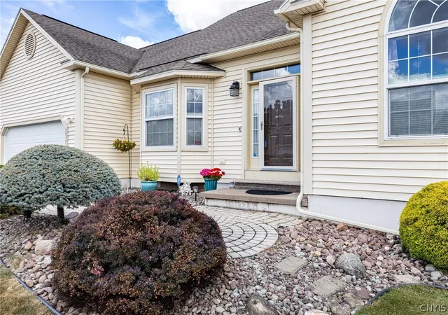Photo 3 of Single family home for sale at 5037 Constitution Ln, Liverpool, NY 13088 | MLS# S1708671 | Listing updated on 2026-09-10