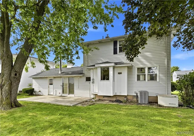 Photo 3 of Sale Pending at 21 Lynn Lea St, Buffalo, NY 14221 | MLS# B1708609 | Listing updated on 2026-08-26