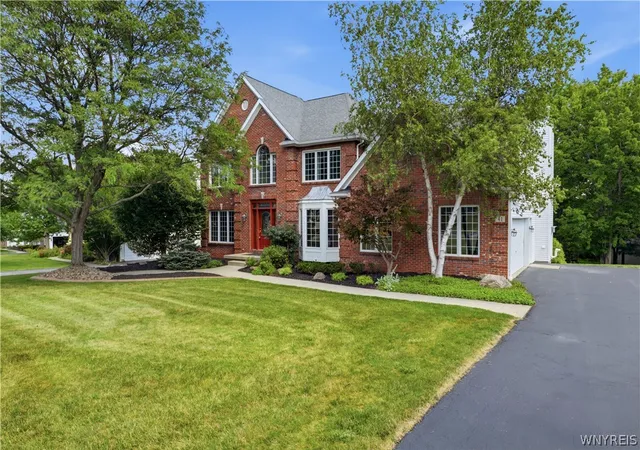 Photo 1 of Single family home for sale at 41 Brompton Ct, Orchard Park, NY 14127 | MLS# B1707146 | Listing updated on 2026-08-29