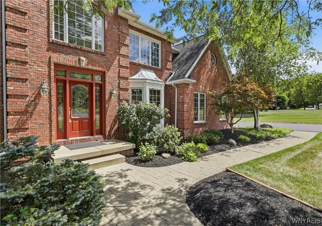 Photo 3 of Single family home for sale at 41 Brompton Ct, Orchard Park, NY 14127 | MLS# B1707146 | Listing updated on 2026-08-29